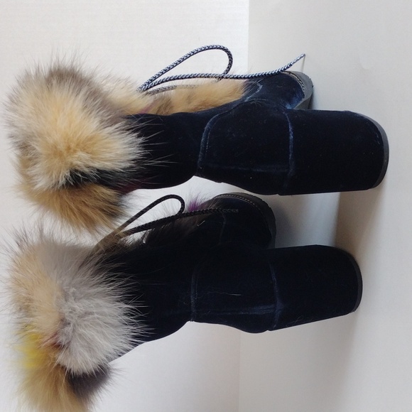 Stuart Weitzman Yukon navy suede booties 9 M - Picture 5 of 16